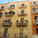 Il nostro viaggio comincia da via Durazzo 21, l� dove si staglia un palazzo del 1923 dal colore giallo ocra